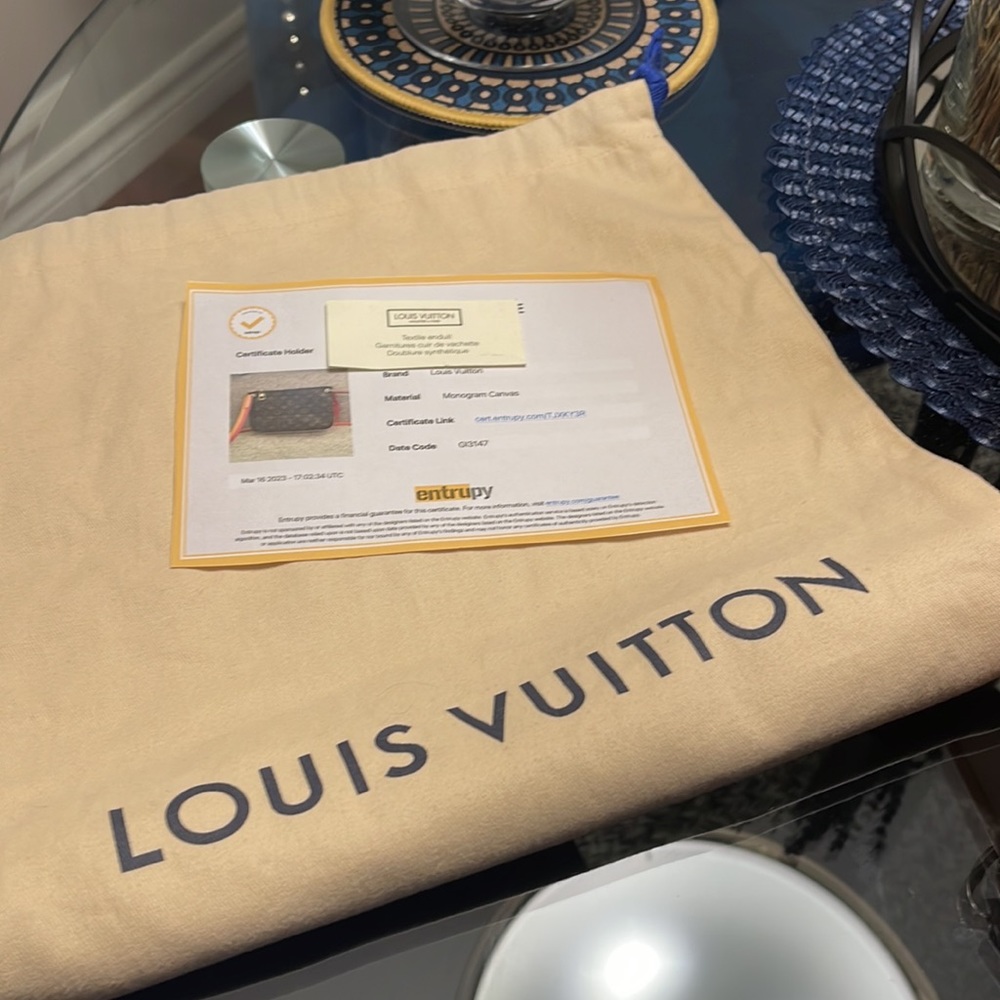 LOUIS VUITTON
Monogram Lorette - Picture 2 of 8